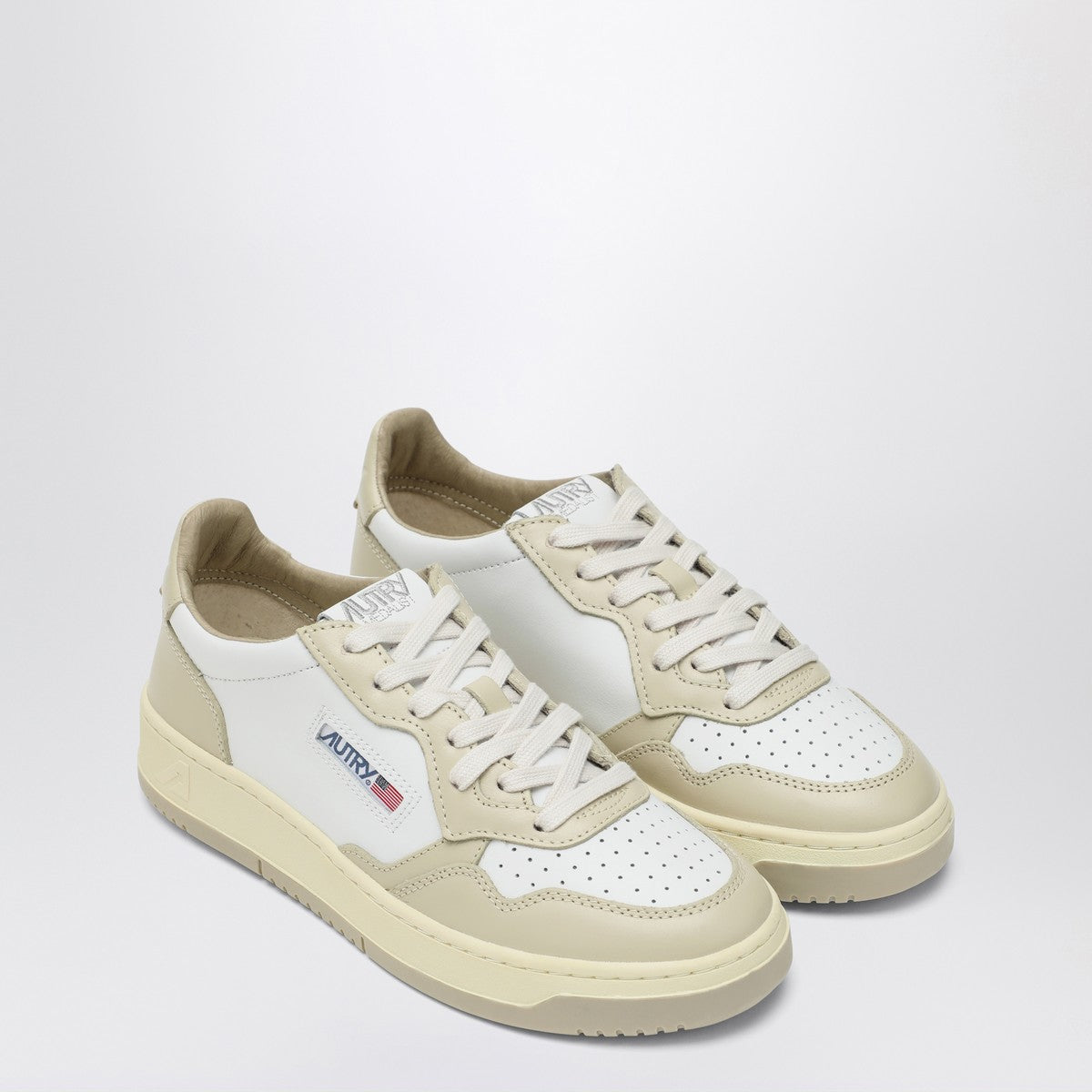 Autry Medalist White and Foam Leather Sneakers White