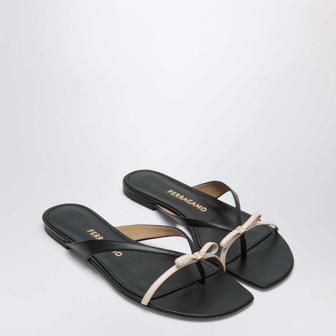 Ferragamo Mini Bow Leather Flip-Flops Black and Powdery black