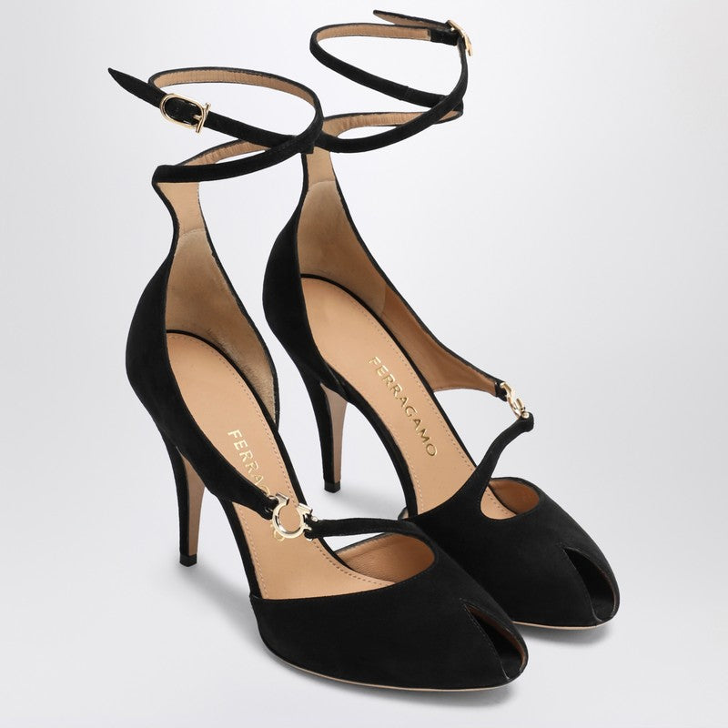 Ferragamo Décolleté Pumps with Gancini Detail Black