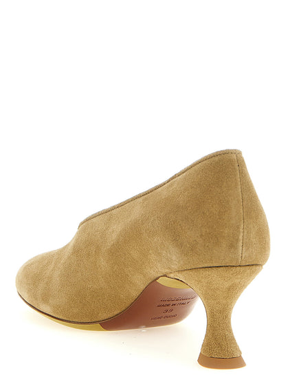 Moschino Duck Pumps Beige