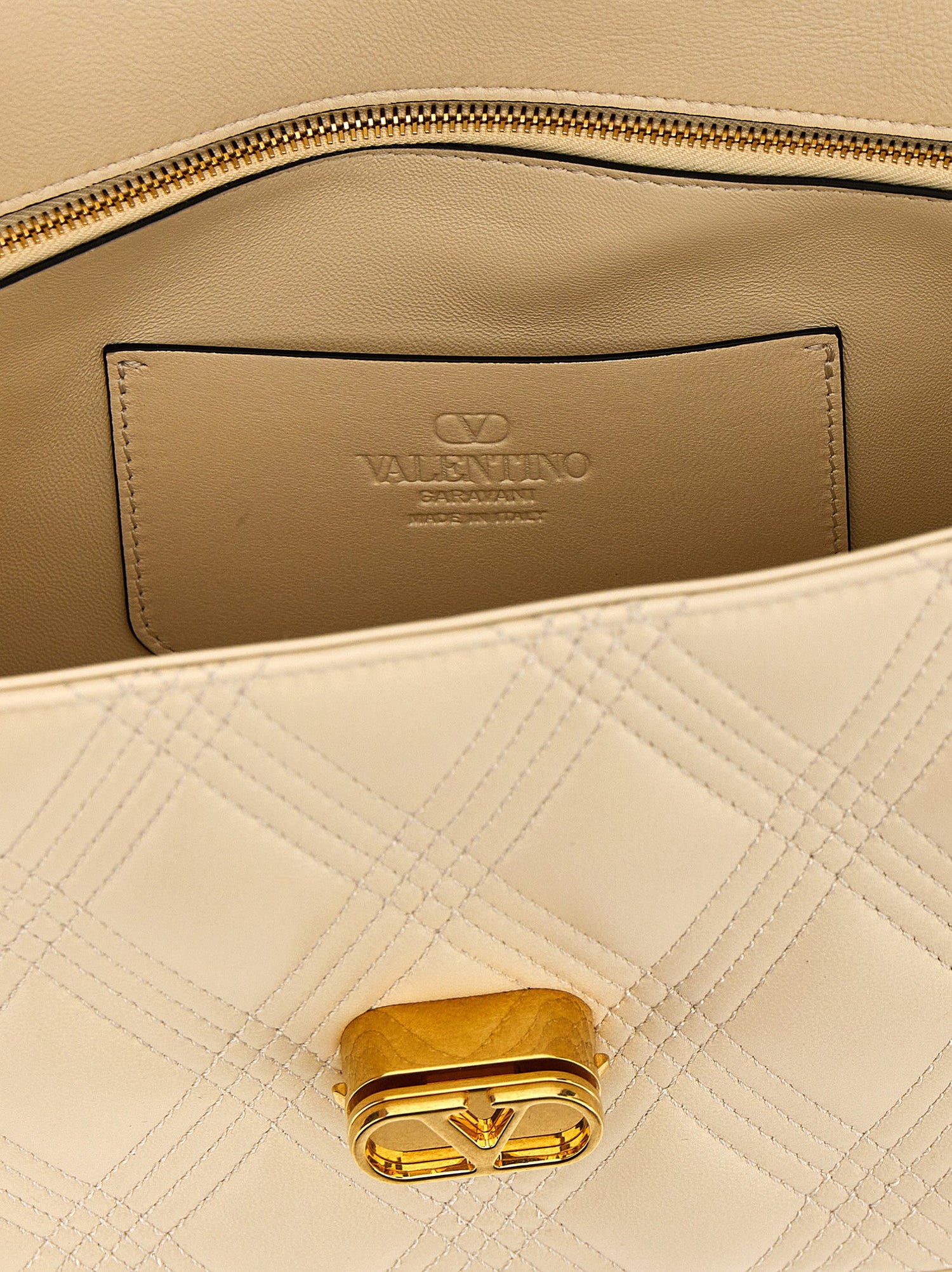 Valentino Garavani Quiltie 67 M Shoulder Bag White