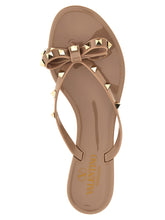 Valentino Garavani Rockstud Thong Sandals Pink